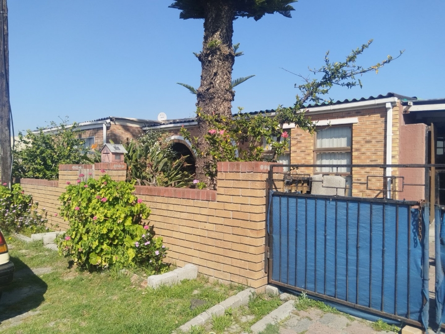  Bedroom Property for Sale in Bishop Lavis Western Cape